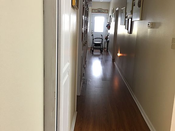 5th image of 210 Woodland Cir
