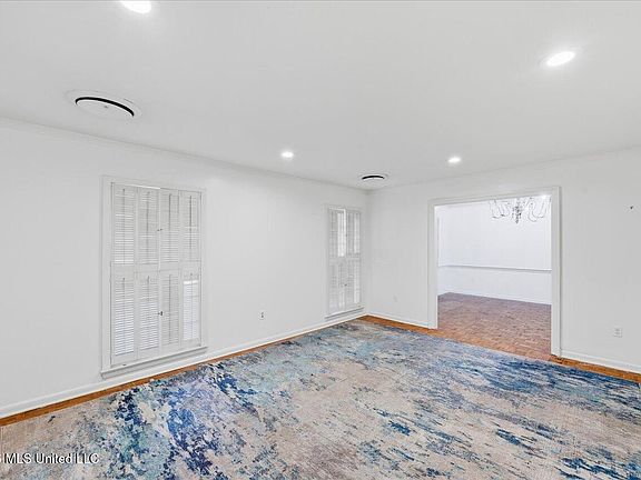 3rd image of 5440 Saratoga Dr