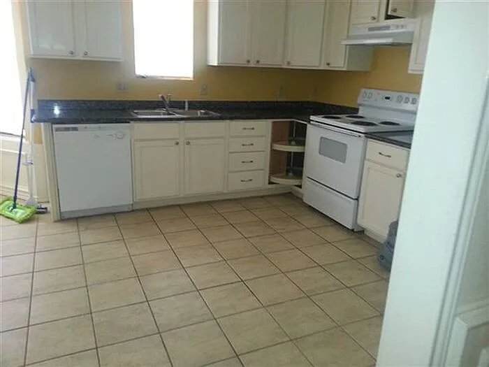 1806 Bobcat Ln — Photo 3