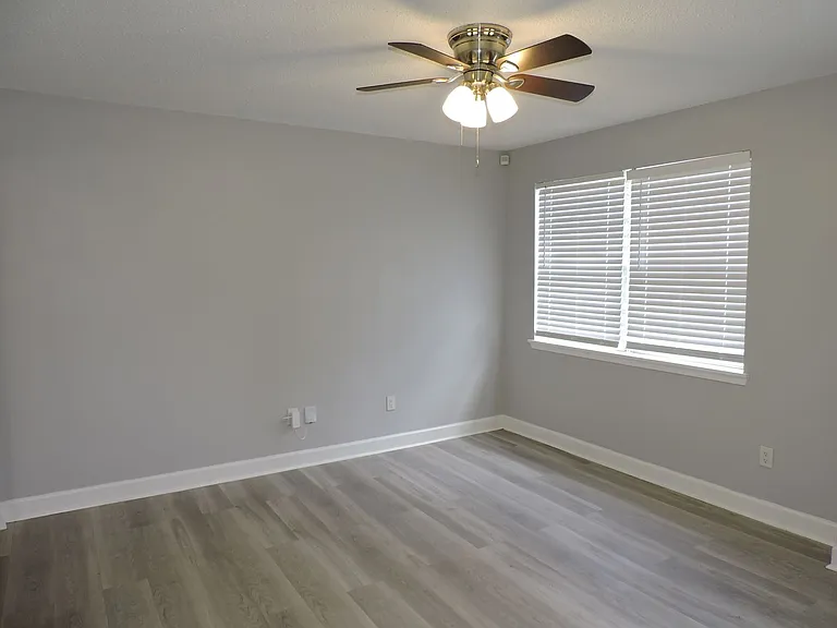346 Quigley Rd — Photo 5