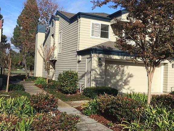 2nd image of 1505 Fairway Green Cir
