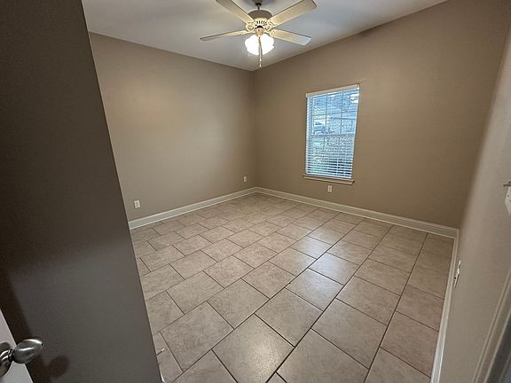 5th image of 3921 Mobley Cir
