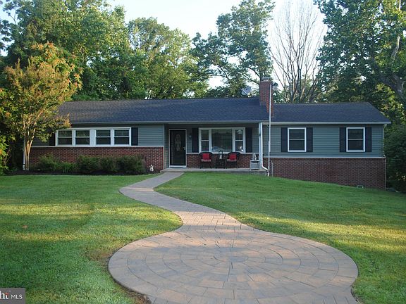 3rd image of 45942 Harbor Ln
