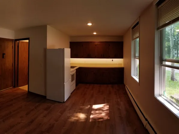 304 4th St NE #5, Braham, MN 55006