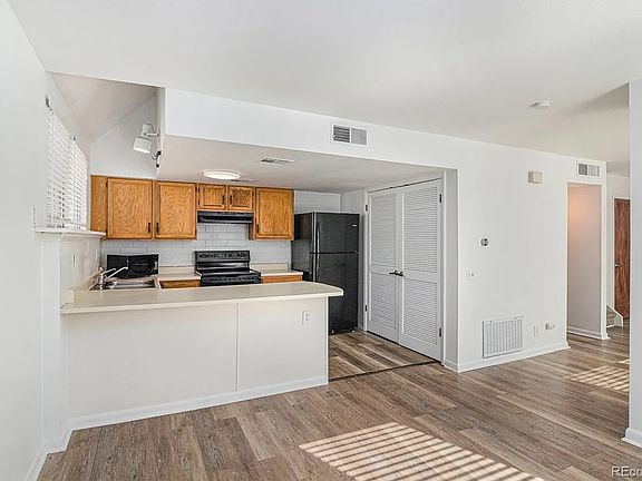 5th image of 1035 Jasmine St Unit 4