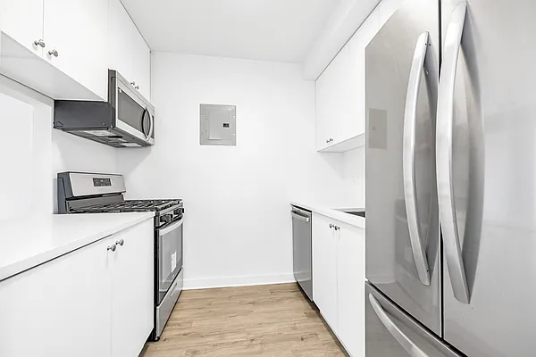 Sold by Manhattan Boutique Real Estate | media 4