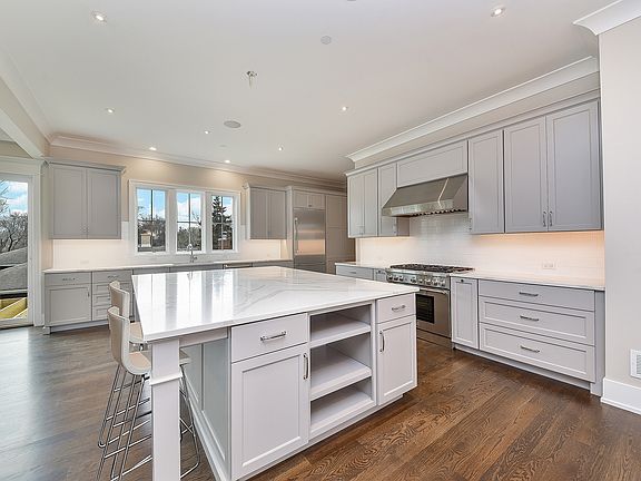 4th image of 445 Williams Ct