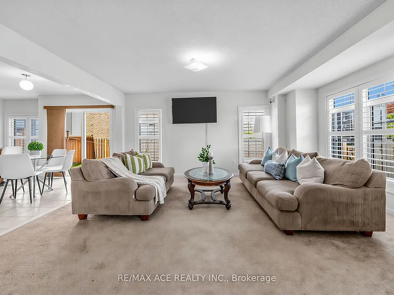 35 Turnerbury Ave — Photo 10