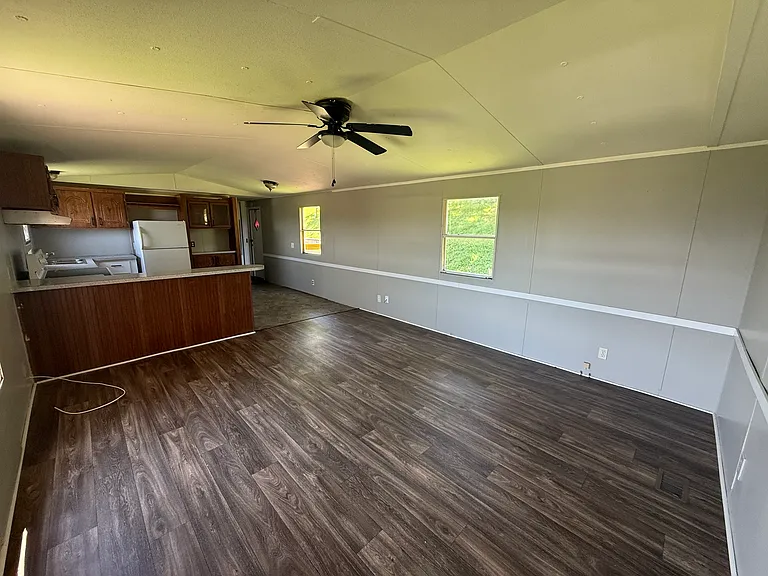 185 Middle Ave — Photo 16