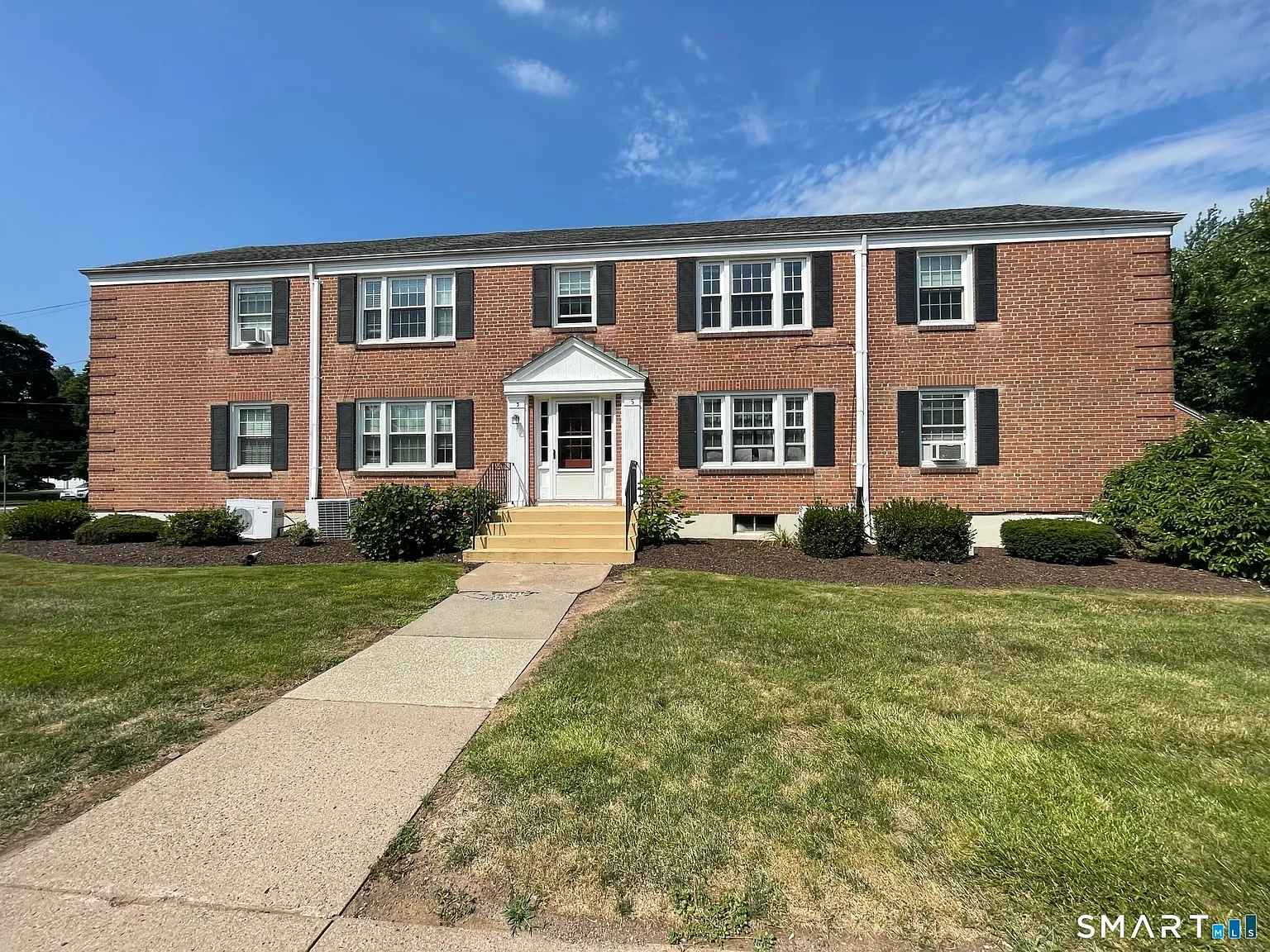 2 bed, 1.0 bath, 837 sqft, $2,000 — Photo 1