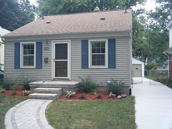 2nd image of 208 N Alexander Ave