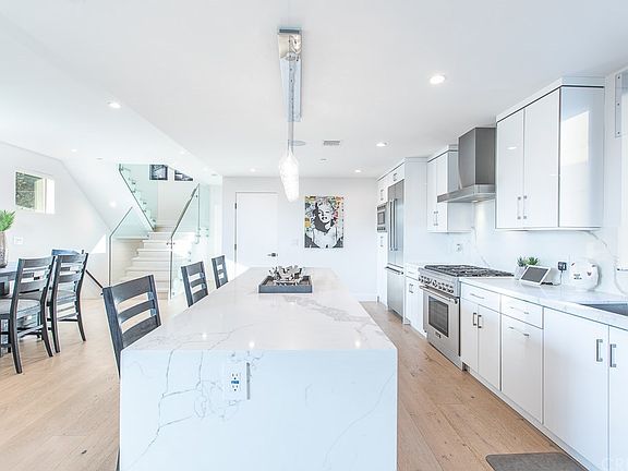 4th image of 743 N Gramercy Pl