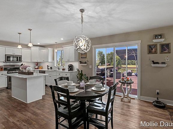 5th image of 9923 Myers View Dr NE