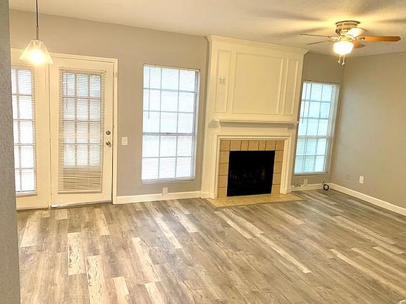 2nd image of 1501 Beach Ln