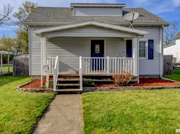609 E Esther St, Taylorville, IL 62568