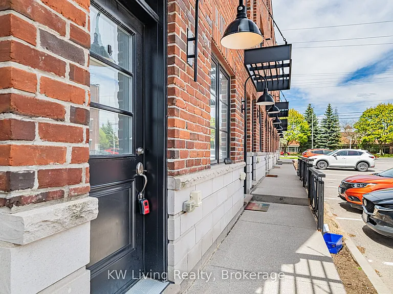 70 Plains Rd E #18 — Photo 2