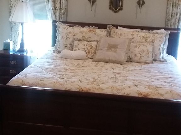 Master Bed Room= KIng BED