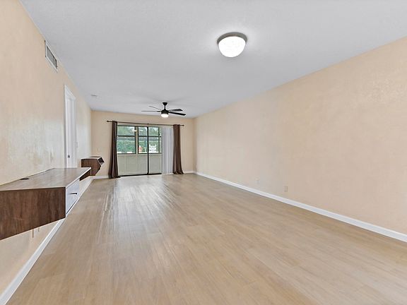 2nd image of 126 Sparrow Drive #22A