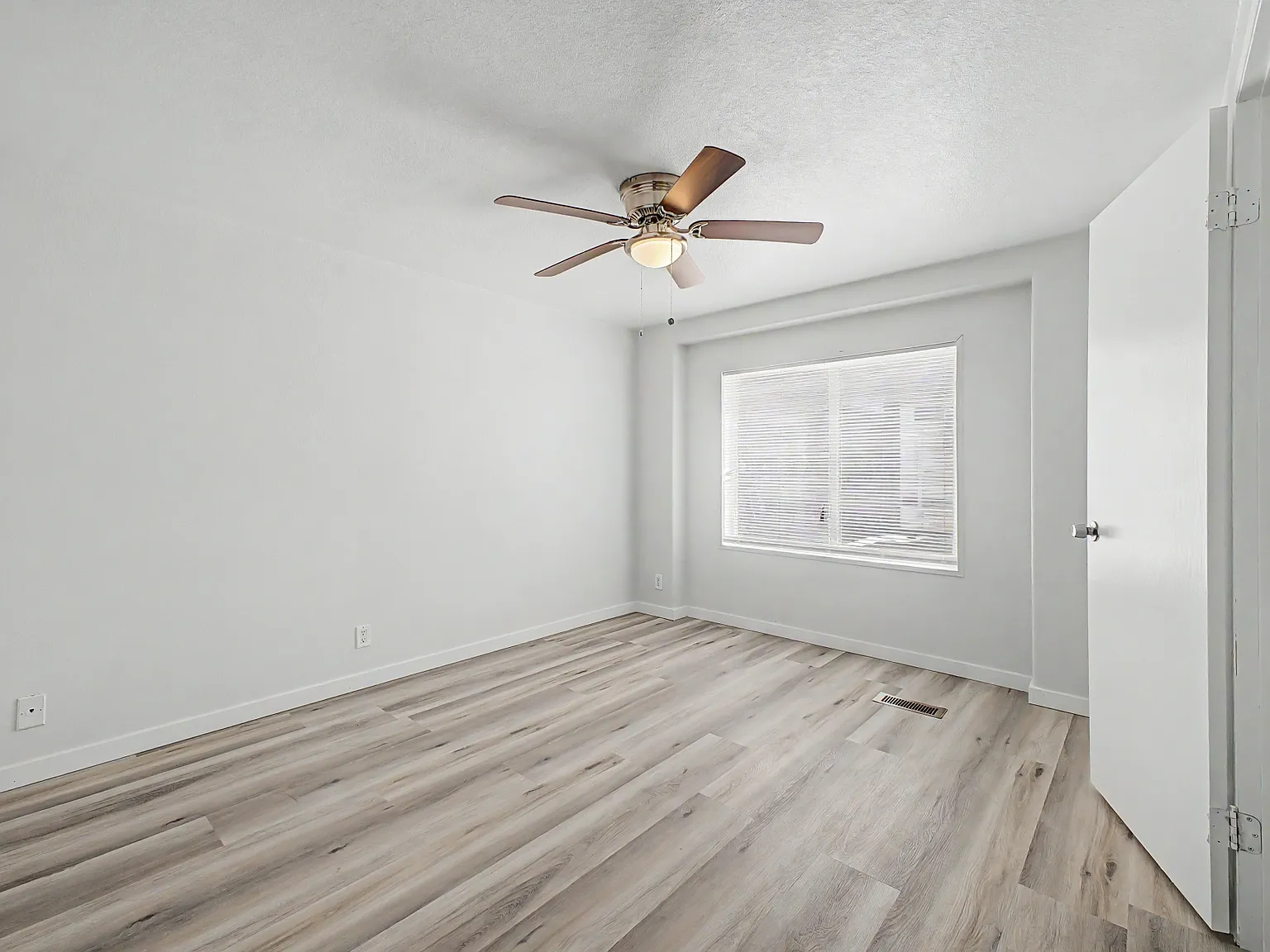 6 bed, 1666 sqft, $600 — Photo 4