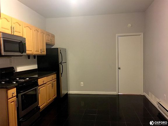 3rd image of 340 W 49th St Frnt 1