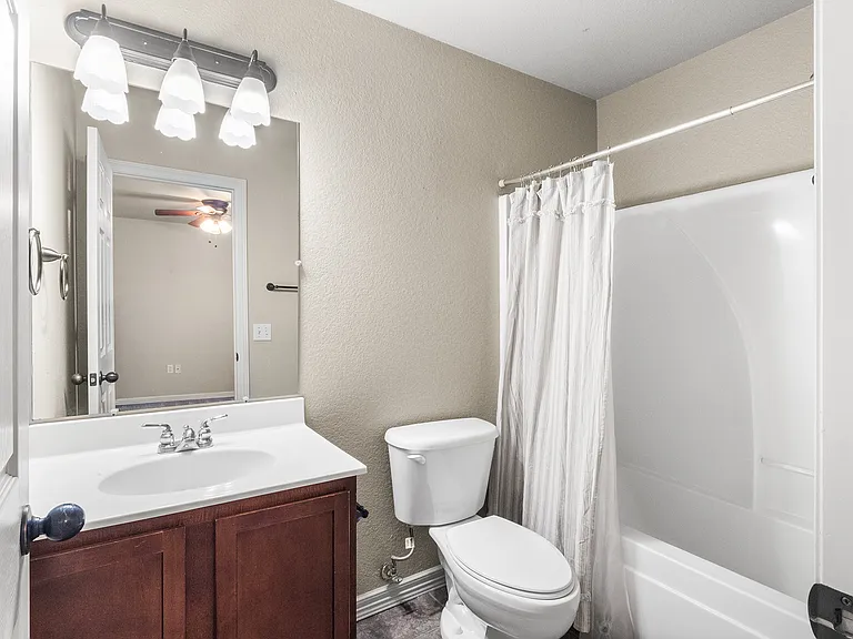 1772 N Chestnut Ave — Photo 15