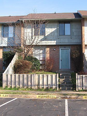 1st image of 611 Clearwater Ct