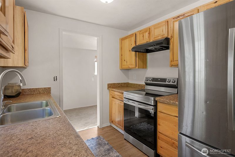4th image of 1401 Maple Avenue