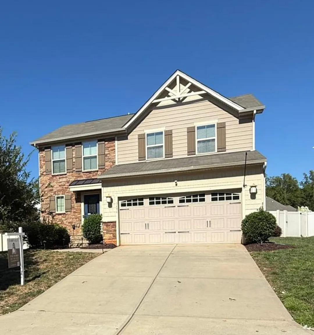 3 bed, 2.5 bath, 1839 sqft, $2,150 — Photo 1