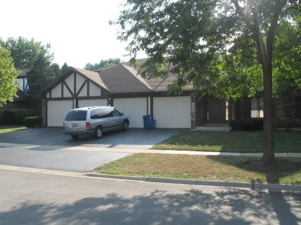 660 Cross Creek Dr #Bb2, Roselle, IL 60172