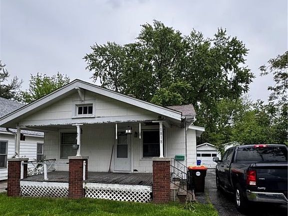 2nd image of 1818 N Maple Ave