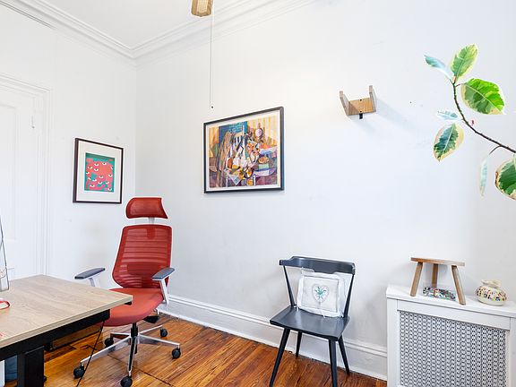 5th image of 484 Henry St #3