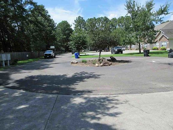 Exterior Neighborhood (street photo)