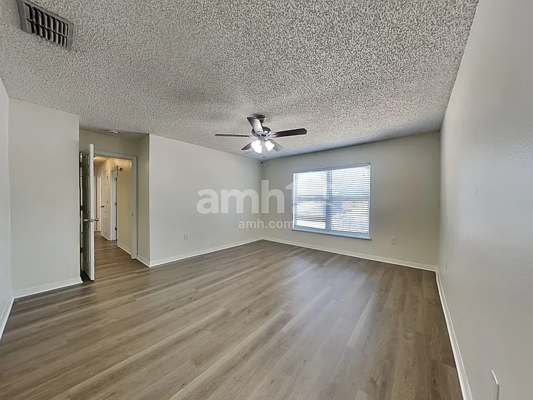 4618 Newbourne Way — Photo 9