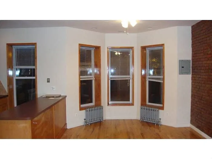 381 Cornelia St photo 1