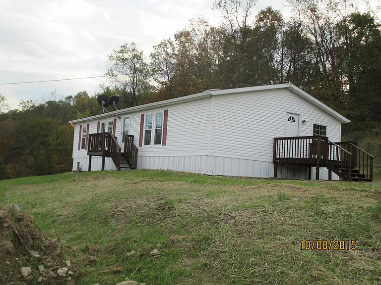 352 Poplar Dr — Photo 3