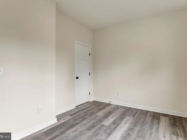 19 Carol St — Photo 29