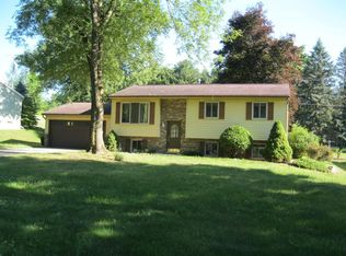 840 W Helen St N, Highland, MI 48357