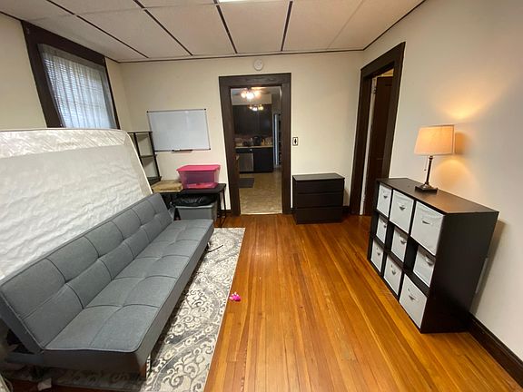 4th image of 132 Broughton Ave #2