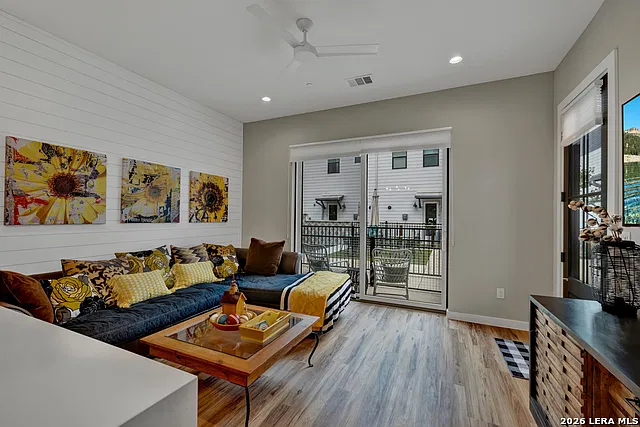 1 bed, 1.0 bath, 688 sqft, $1,200 — Photo 3