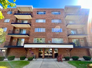 205 W Miner St APT 300, Arlington Heights, IL 60005