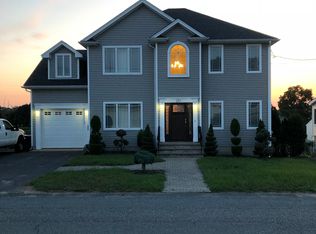 231 Ash St, Fall River, MA 02724