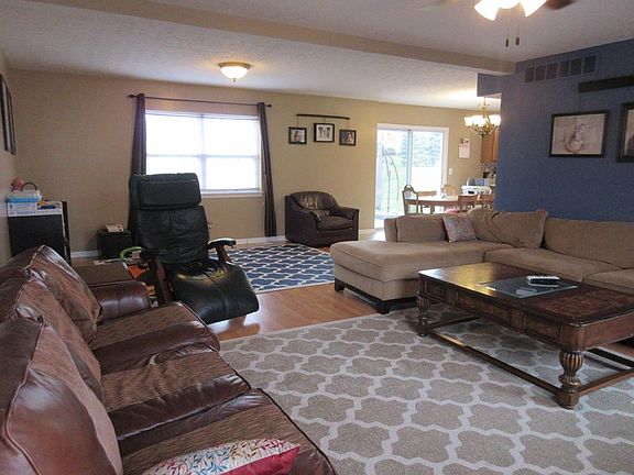 5th image of 875 Woodview Dr