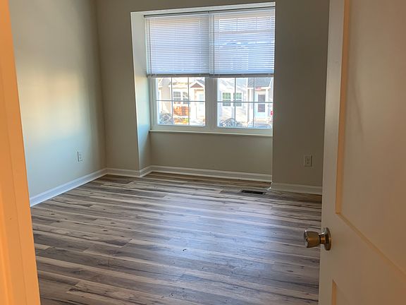 5th image of 873 Charnwood Ln