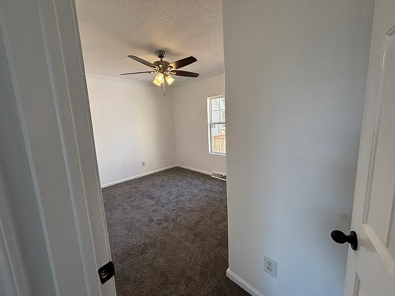 321 E Harden St — Photo 19