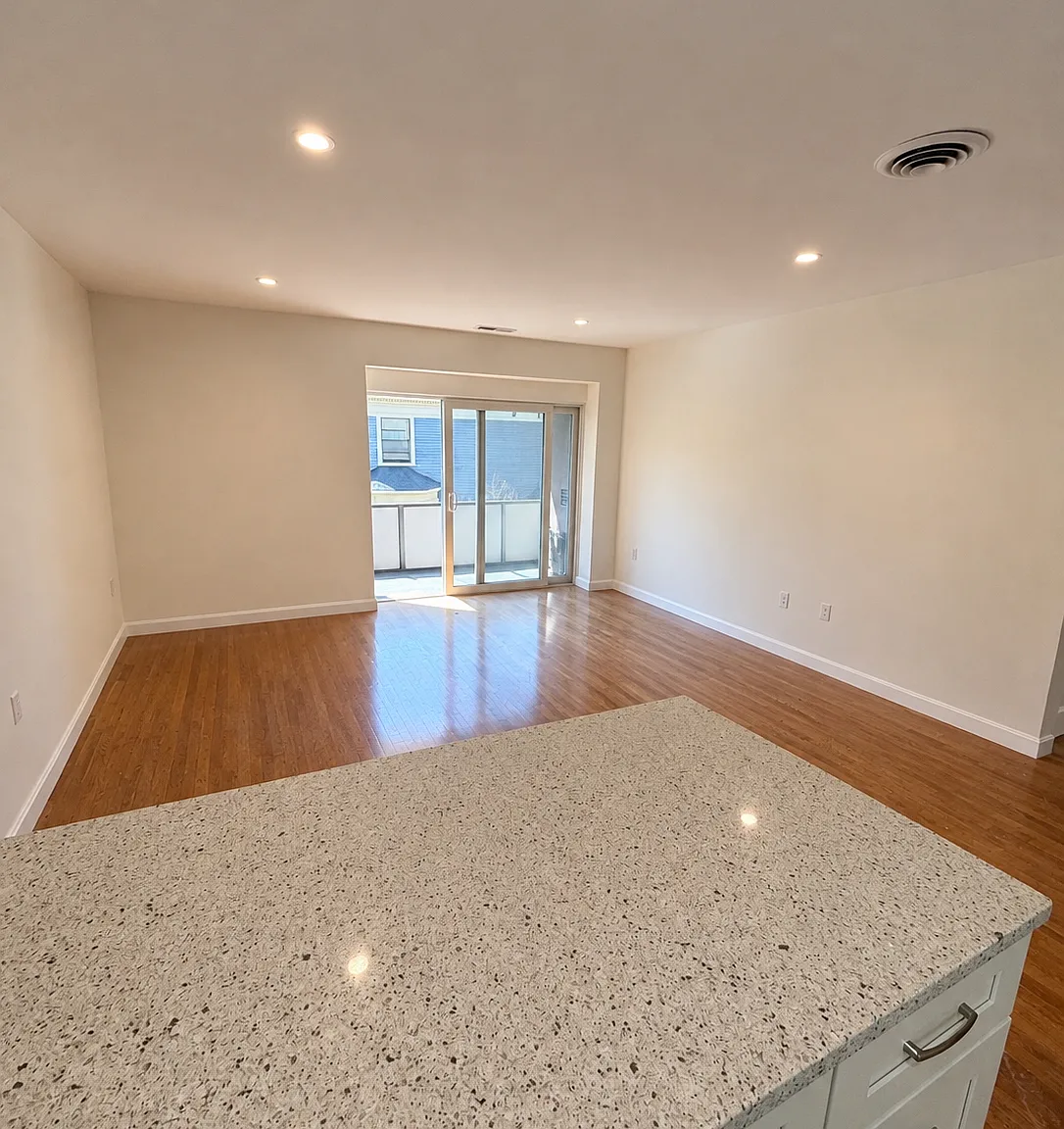 2 bed, 942 sqft, $4,000 — Photo 1