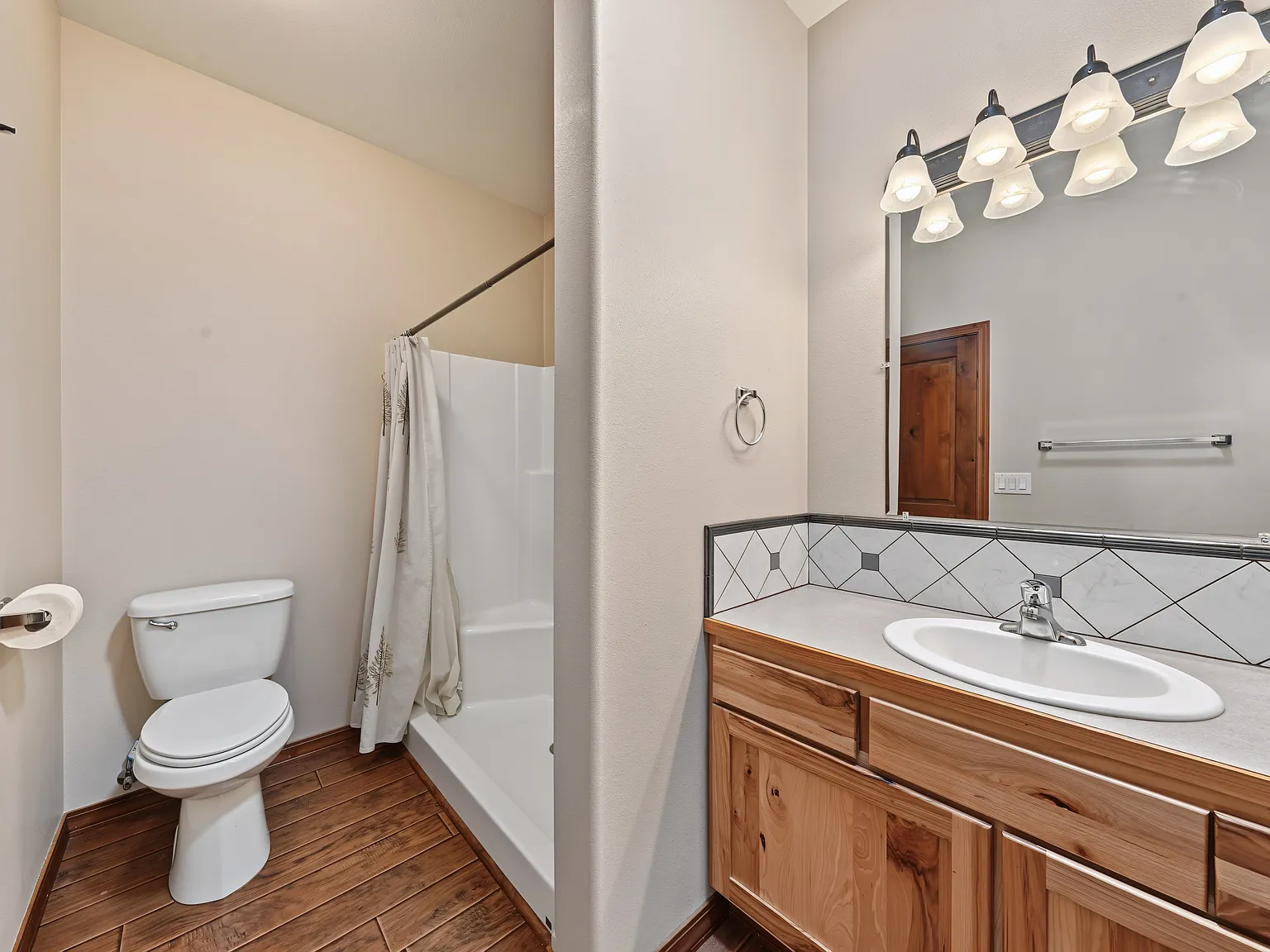 2 bed, 1876 sqft, $3,000 — Photo 4