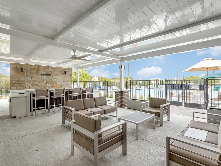 Remi West Dallas — Photo 25