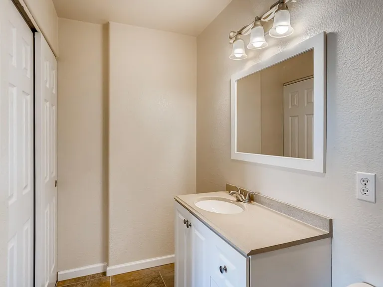 4818 Benton St — Photo 10