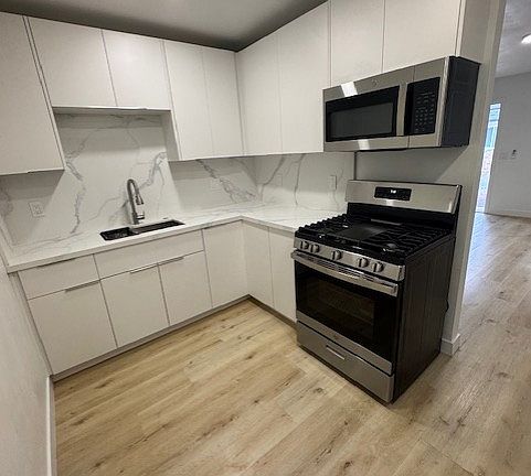 3rd image of 2508-12 F Ave #C