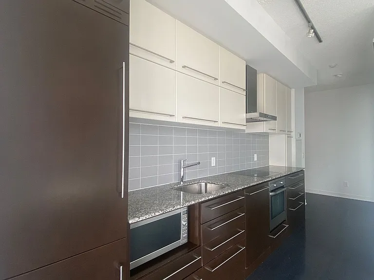 770 Bay St #1010 — Photo 5